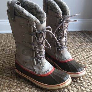 Sorel Joan of Artic Knit Boot. Waterproof. Size 8